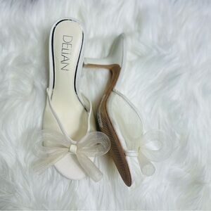 Chic Cream Bow Heels